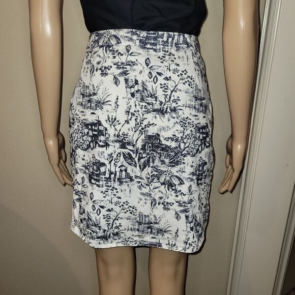 David N Sport Knee Length Graphic Print A-Line skort. - Picture 6 of 14